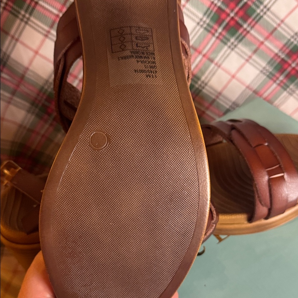 Pierre Dumas Women's Tan Woven Sandals - Picture 6 of 7